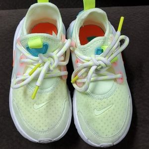 Girls sneakers